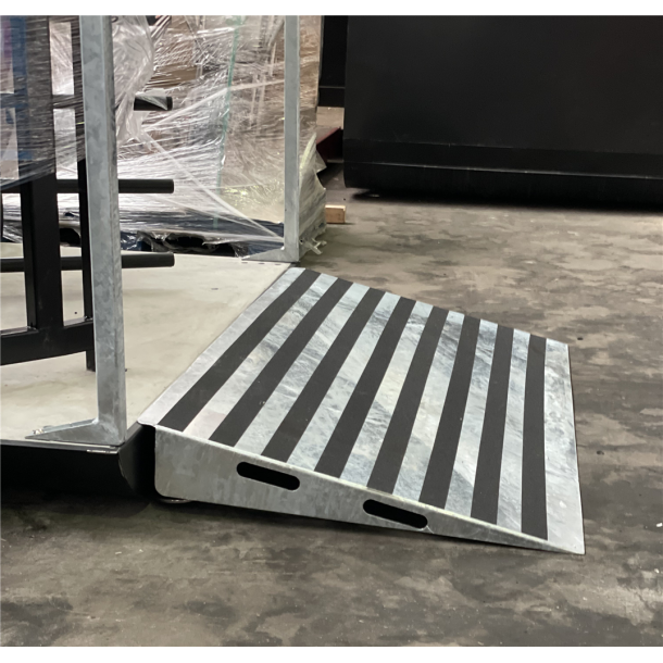 V-Ramp | galvanized | small version: 1.6 m x 0.8 m x 0.15 m